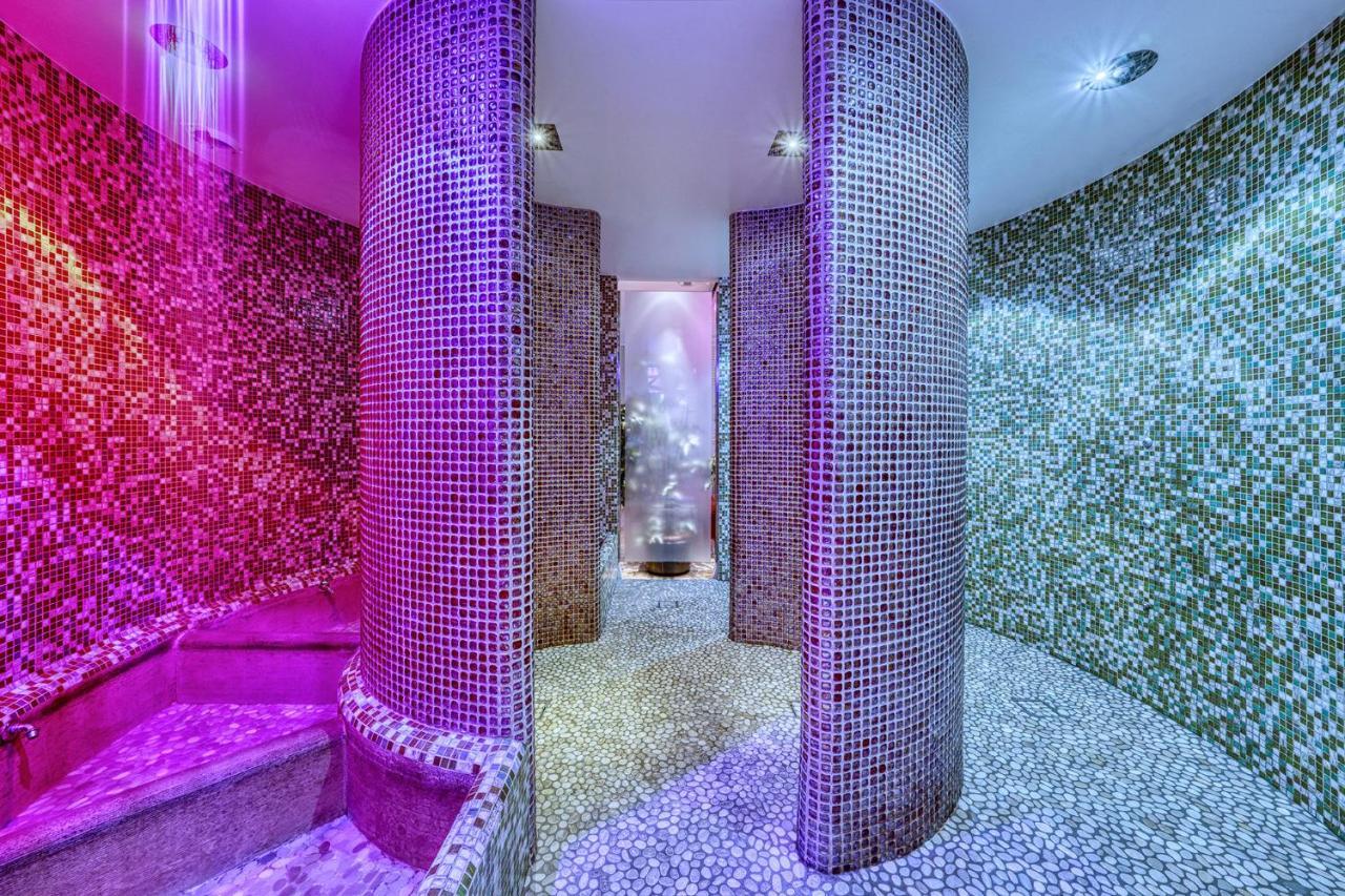 Majestic Hotel Мадонна-ди-Кампильо Экстерьер фото