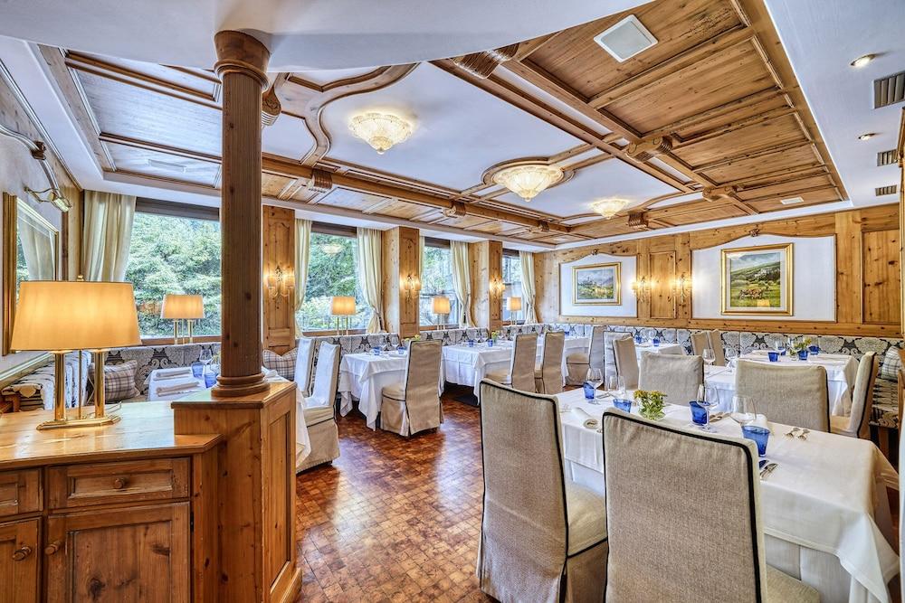Majestic Hotel Мадонна-ди-Кампильо Экстерьер фото